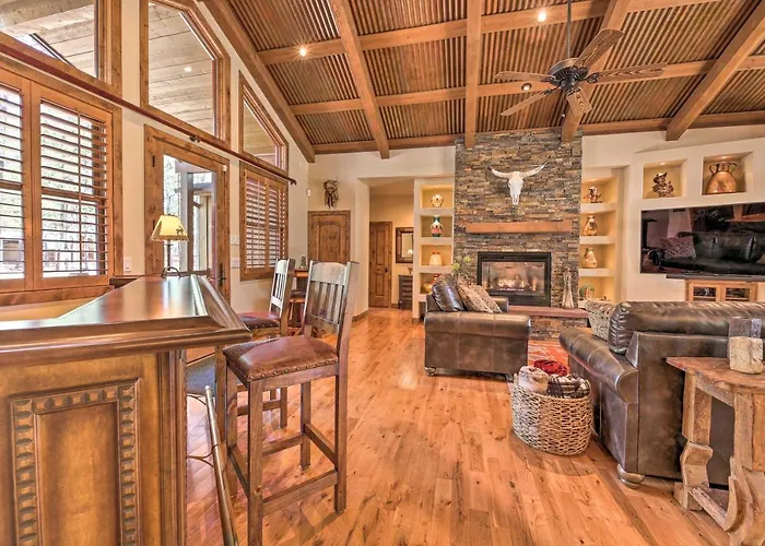 Deck + Fire Pit: Family-friendly Lakeside Retreat