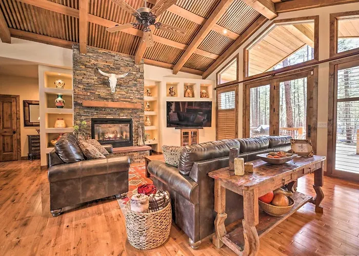 Deck + Fire Pit: Family-friendly Lakeside Retreat