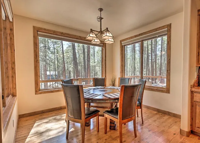 Deck + Fire Pit: Family-friendly Lakeside Retreat Holiday home Sponseller