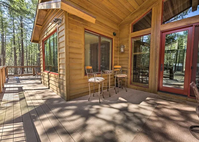 Deck + Fire Pit: Family-friendly Lakeside Retreat *