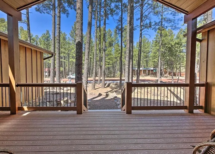 Deck + Fire Pit: Family-friendly Lakeside Retreat *