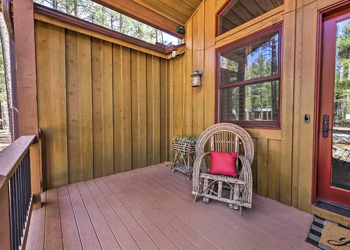 Deck + Fire Pit: Family-friendly Lakeside Retreat * Sponseller