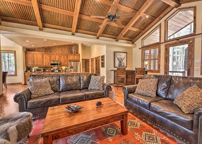 Deck + Fire Pit: Family-friendly Lakeside Retreat Sponseller