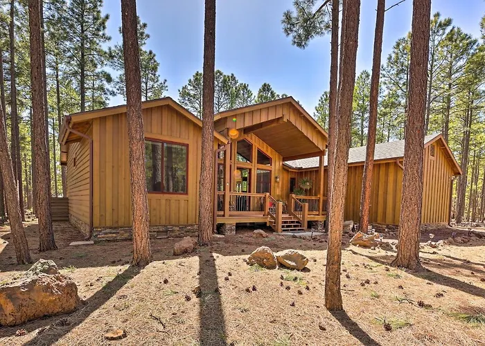Deck + Fire Pit: Family-friendly Lakeside Retreat