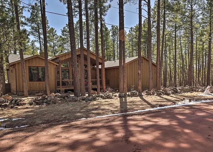 Holiday home Deck + Fire Pit: Family-friendly Lakeside Retreat *